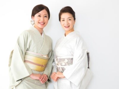 1. 着付けは簡単♪初級入門コース。(全8回) 2ヶ月後には10分できものが着られる様になります♪あなたもきもの美人の仲間入りです♪